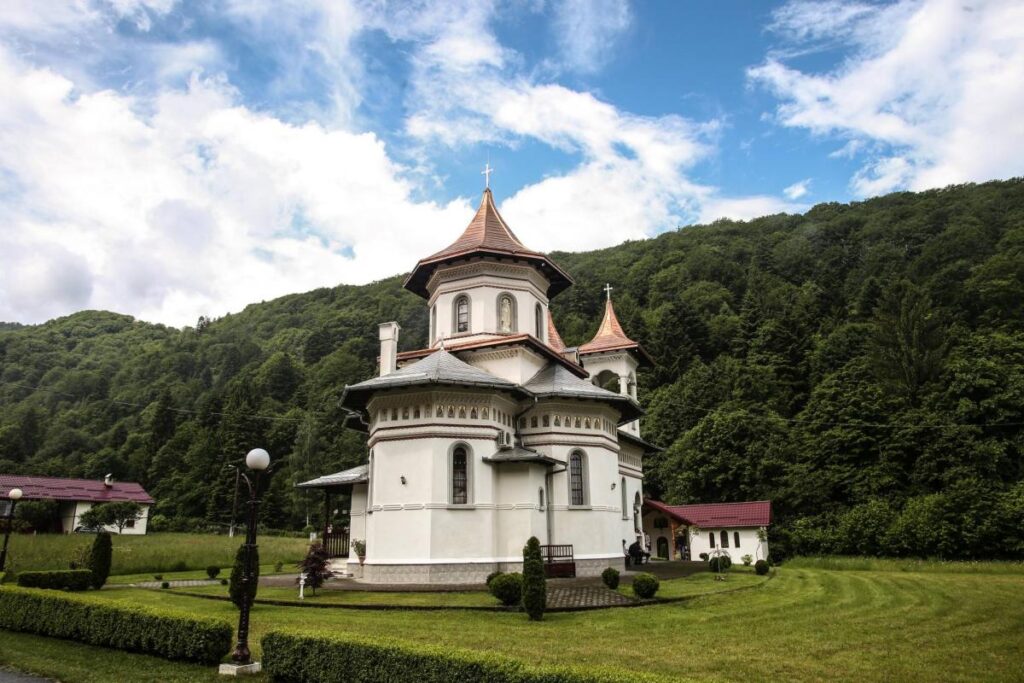 Mănăstirea Berivoi, binecuvântare pentru Țara Făgărașului