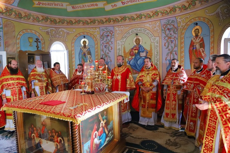 Metropolitan Vladimir consecrated Holy Archangels Michael and Gabriel church in the Airport Neighbourhood, Chisinau, on the 12th Sunday after the Pentecost