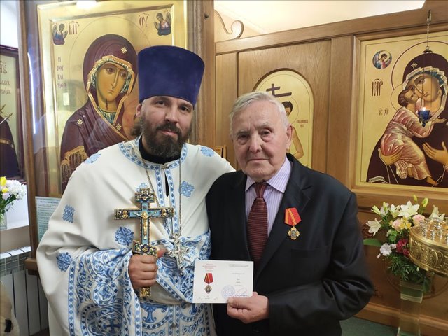 Руководитель фонда «Детство» Юрий Зуев получил медаль великомученицы Екатерины