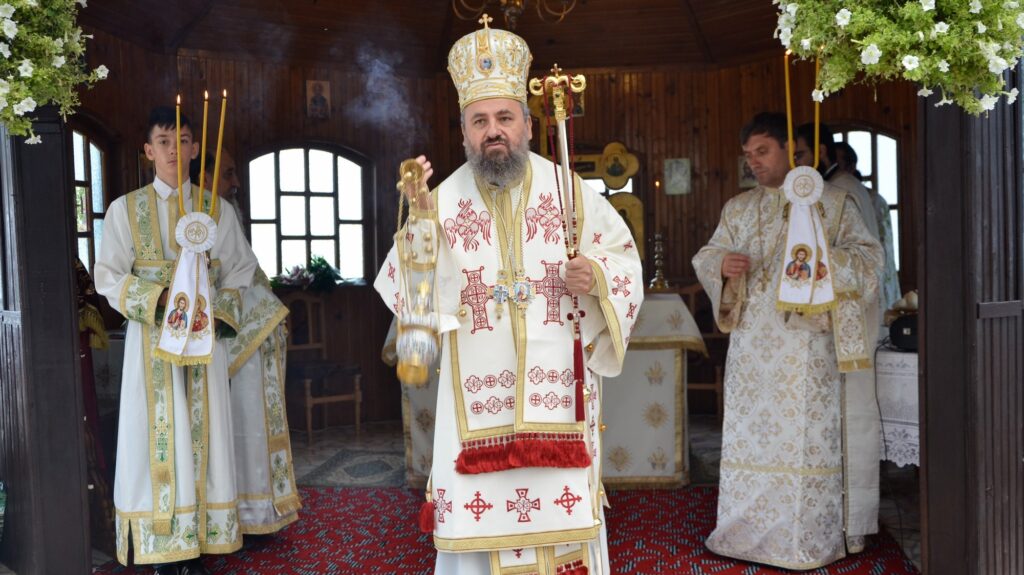 90,000 Orthodox Catechisms distributed in Hunedoara. Bishop Gurie’s soul project to continue in 2020