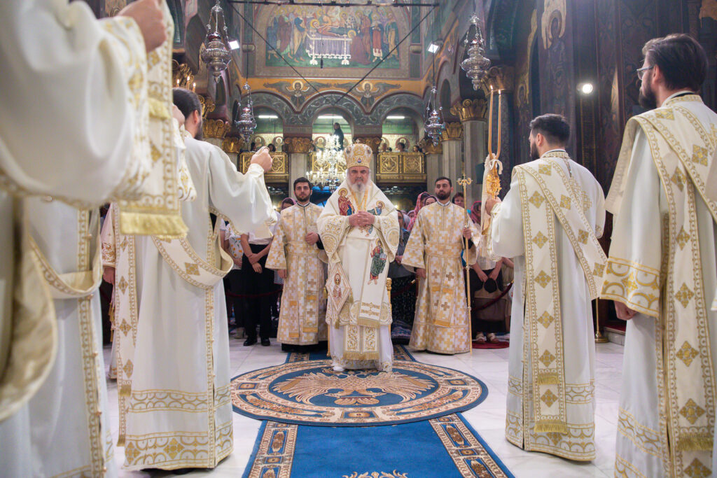 Patriarhul Daniel: Puterea de a nu răspunde la ură cu ură este iubire dumnezeiască