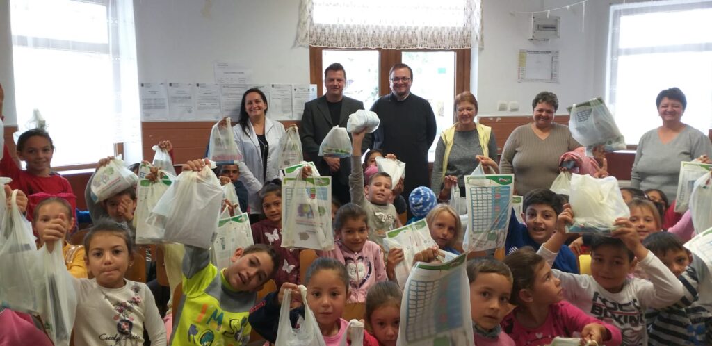 Copiii din satele Apoş şi Pelişor au deprins noţiuni de profilaxie dentară