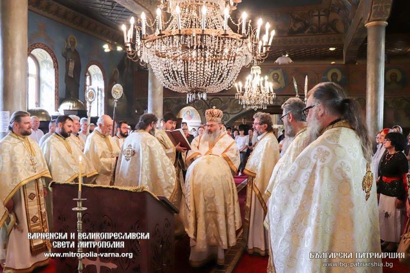 Митрополит Йоан отслужи св. Литургия по повод 190-та годишнина от построяването на храм „Възнесение Господне“ в град Шумен