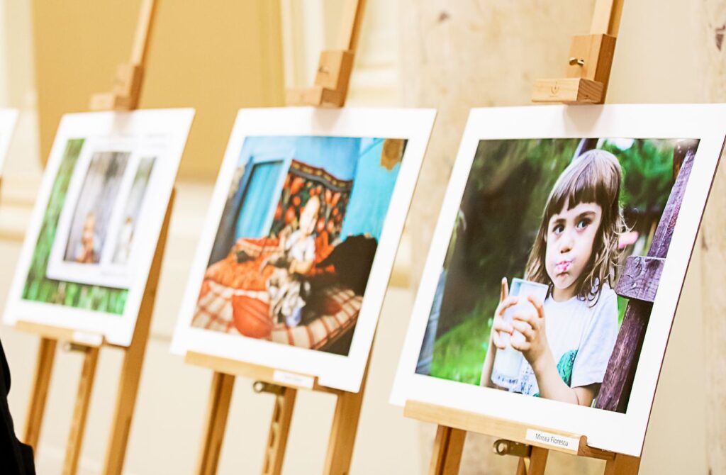 ICR Stockholm găzduieşte „Chipul satului românesc”, expoziţie foto Basilica.ro