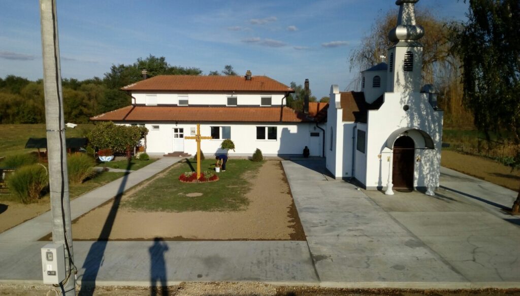 Асфалтирање пута ка манастиру Часног крста у Сувом Пољу