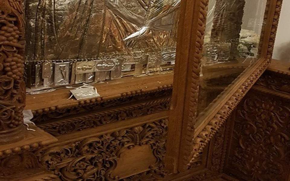 Εκλεψαν τάματα και σταυρούς από την Ι.Μ. Τιμίου Προδρόμου