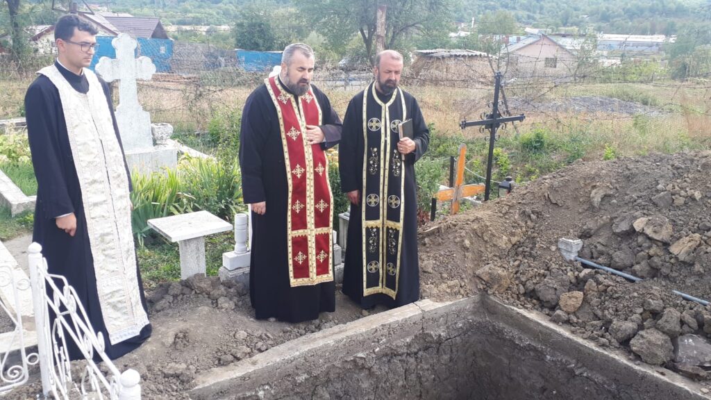 IICCMER a descoperit două gropi comune la Târgu Ocna. A fost oficiată o slujbă de pomenire