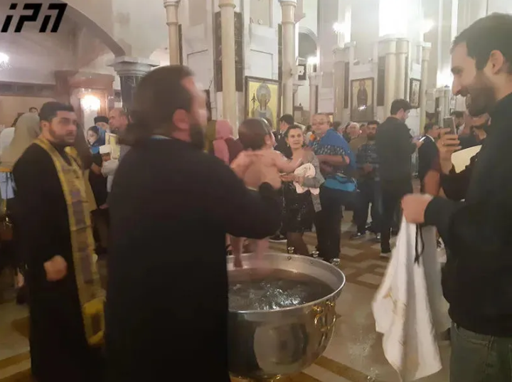 В кафедральном соборе Троицы прошло всеобщее крещение младенцев