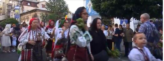 Συγκινητικές στιγμές κατά τη διάρκεια της λιτανείας στη Ρουμανία