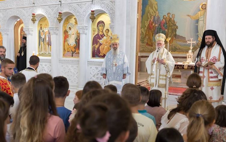 Ο Αρχιεπίσκοπος Αλβανίας μιλά στα παιδιά