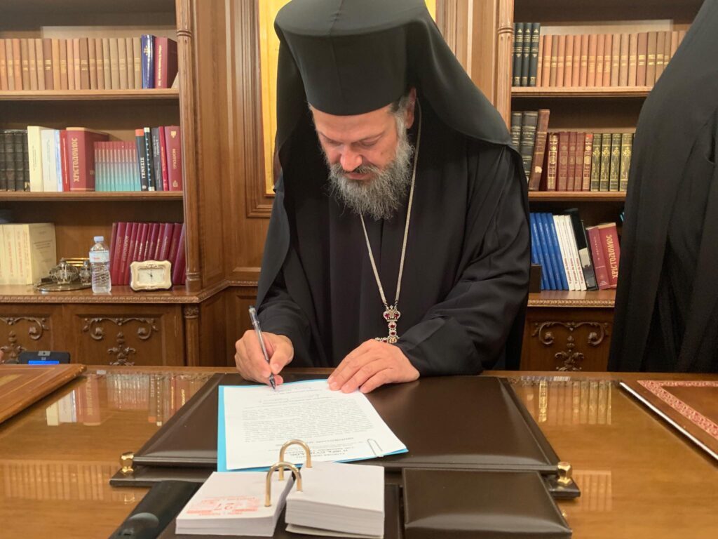 “Είναι ένας μύθος ότι η Εκκλησία έχει χρήματα”