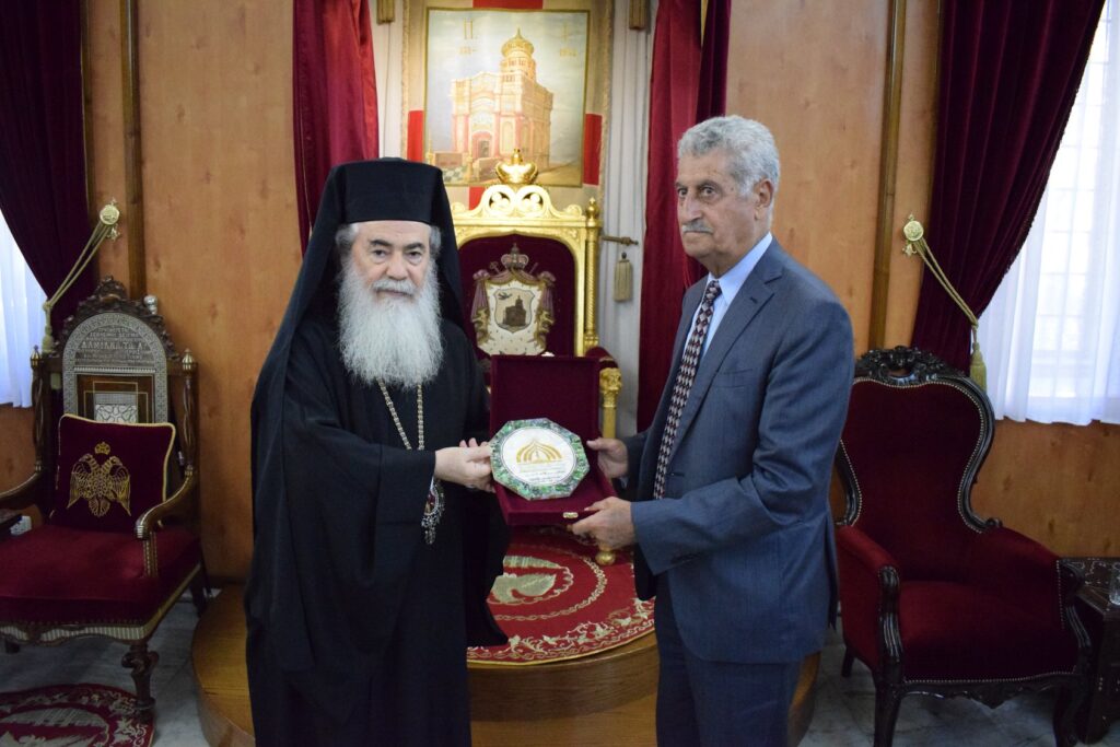 Τοπικοί παράγοντες επισκέπτονται τον Πατριάρχη Ιεροσολύμων