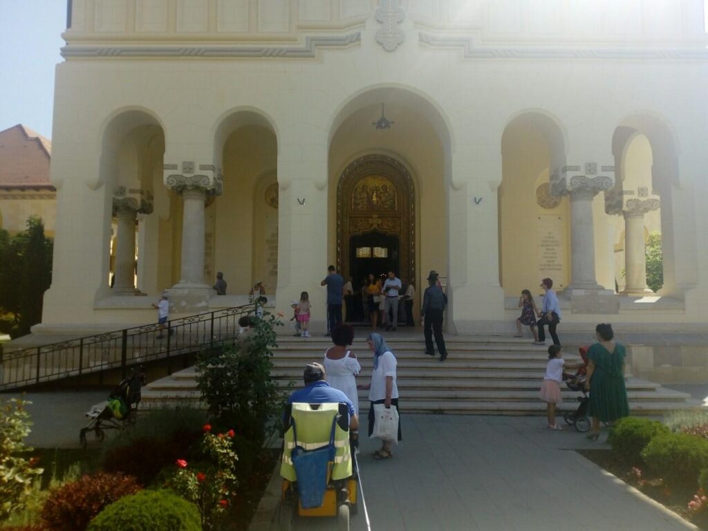 Θεία Λειτουργία στον Ιερό Καθεδρικό στην Alba Iulia