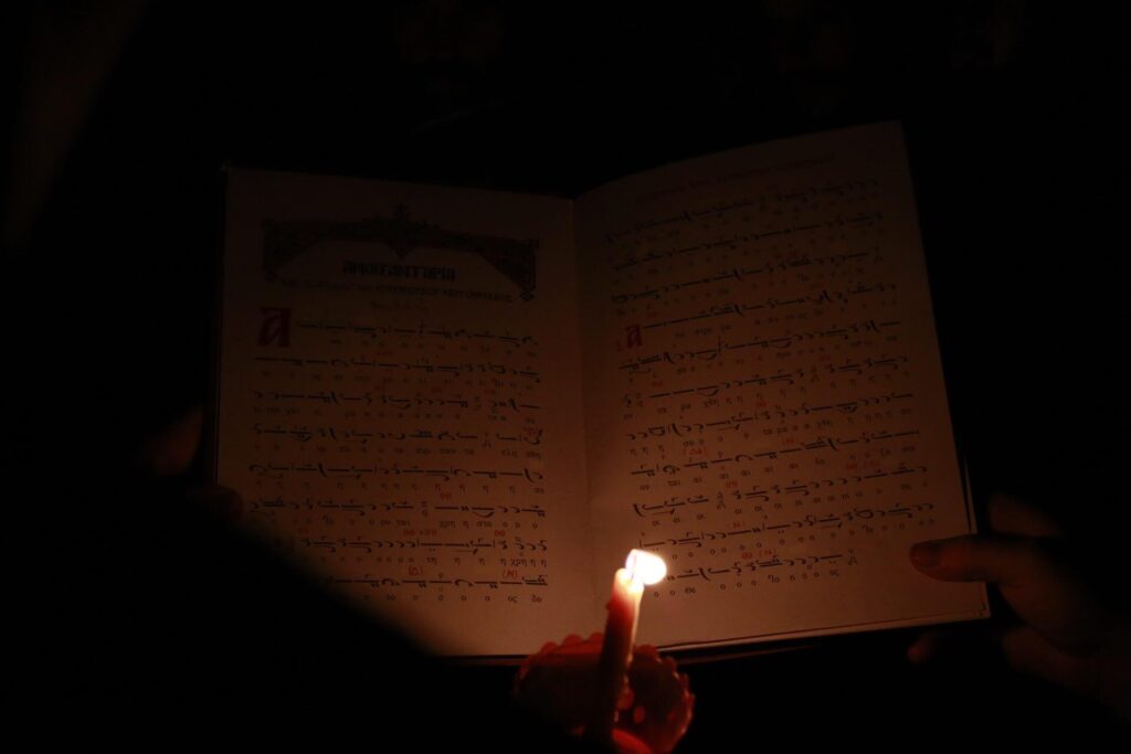 Ο Μέγας Εσπερινός για την Τιμία Ζώνη στην Ι.Μ.Μ. Βατοπαιδίου (βίντεο)