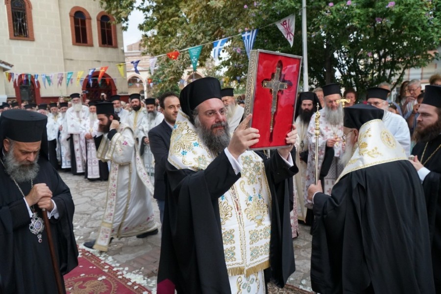 Υποδοχή αποτμήματος του Τιμίου Σταυρού στον Ι.Ν. Αγίων Κωνσταντίνου και Ελένης Τρικάλων