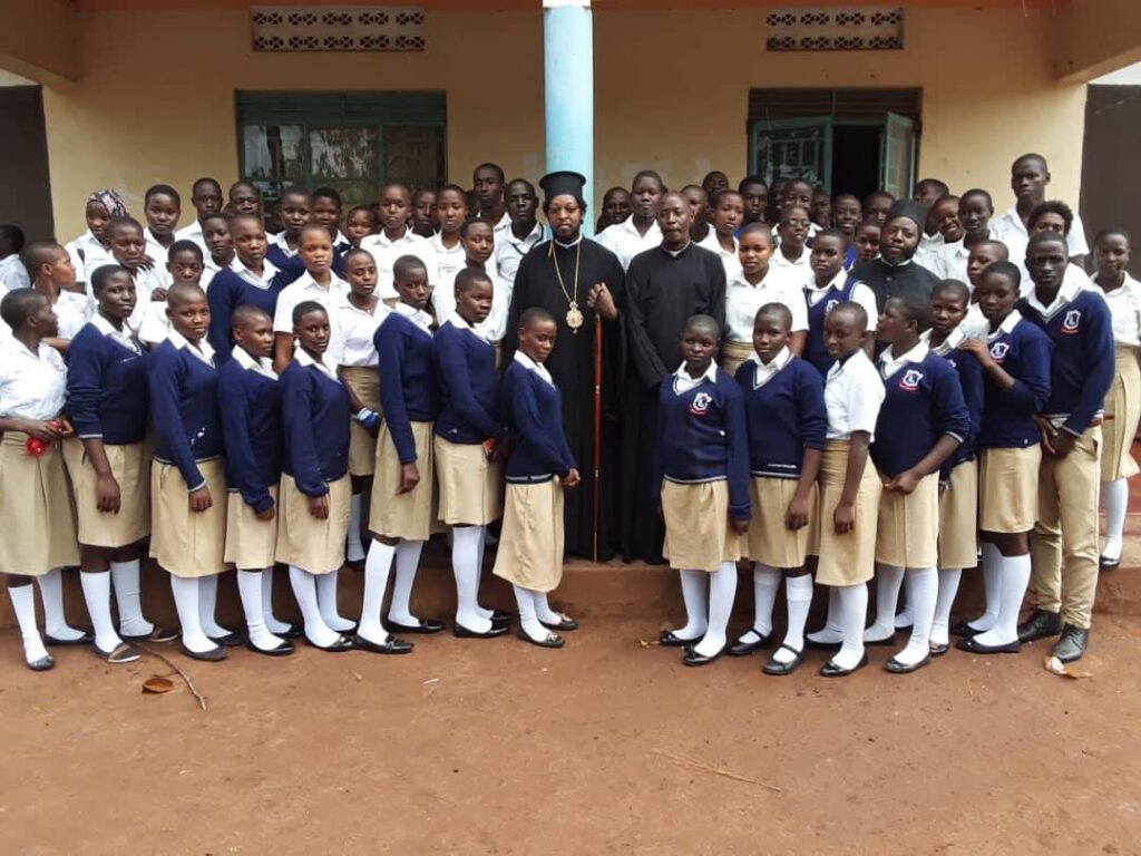 Σχολείο επισκέφθηκε ο Επίσκοπος Γκούλου