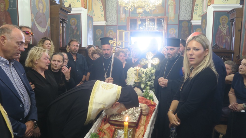 Το “ύστατο χαίρε” της Κύθνου στον π. Κων/νο Γονίδη