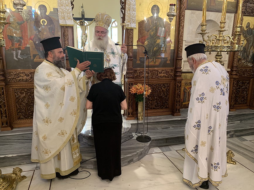 Χειροθεσία Εκκλησιάρχισσας από τον Μητρ. Ιεραπύτνης