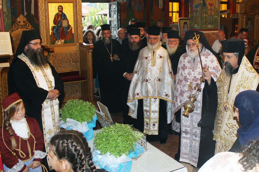 Η υποδοχή Ιερών λειψάνων Αγ. Ραφαήλ, Νικολάου και Ειρήνης στην Κρέντη