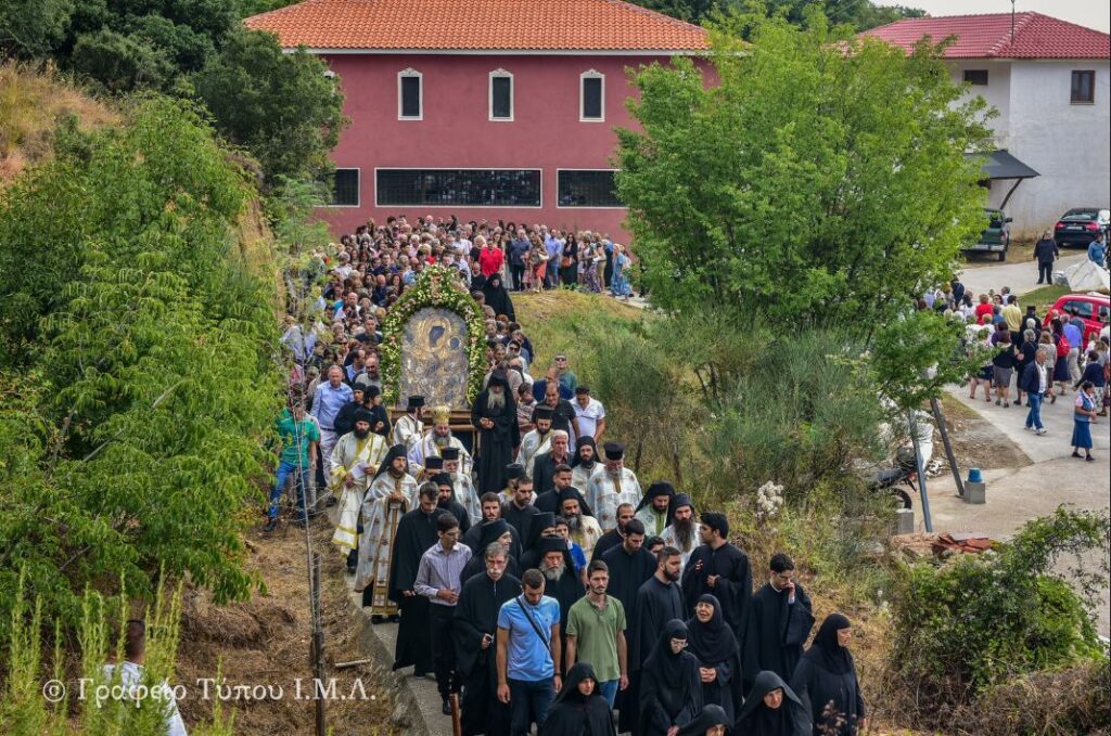 Κοσμοσυρροή στην Ι.Μ. Θεοσκεπάστου Σοχού