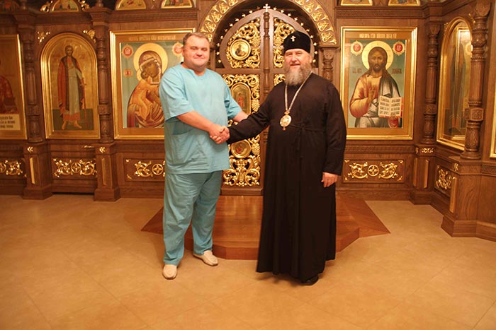 В день памяти врачей-бессребреников Космы и Дамиана Аравийских митрополит Астанайский и Казахстанский Александр посетил Научно-клинический центр оториноларингологии Министерства здравоохранения России