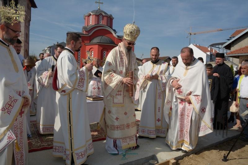 Епископ Исихије освештао темеље Светосавског дома у Бачкој Паланци
