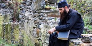 Румънски йерарх насърчи монасите да нямат профили в социалните мрежи