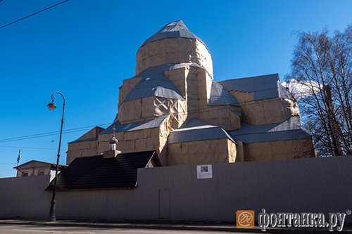 Бассейн моряков-подводников на Васильевском острове в Петербурге снова станет храмом