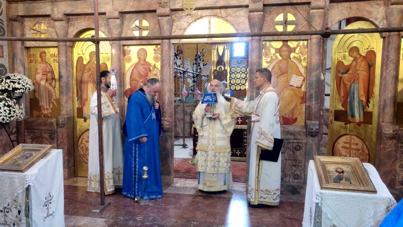 Патријарх Иринеј: “Угледати се на свете Божије људе је велики дар Божији нама”