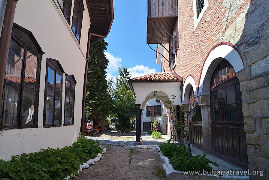 Покров Богородичен е празник на рилските манастири в Ресилово и Самоков