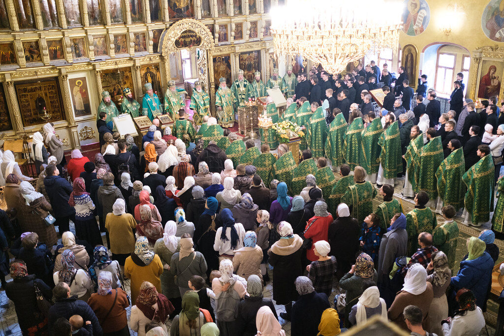 В день памяти преподобного Сергия Радонежского Патриарший Экзарх всея Беларуси совершил Литургию в Покровском академическом храме Троице-Сергиевой лавры