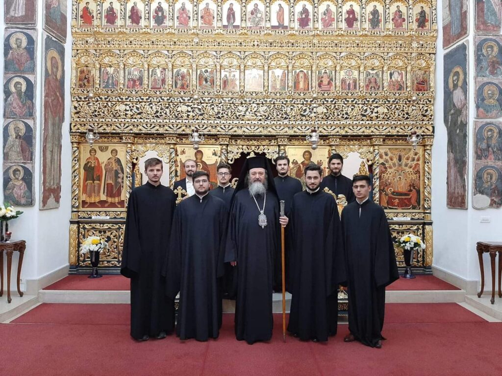 Un deceniu de la sfinţirea Bisericii Cotroceni. Episcopul vicar Ieronim a liturghisit de hram
