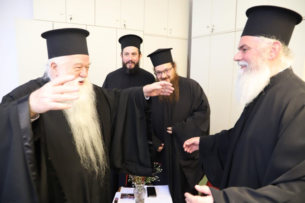 Ο πρώην Καλαβρύτων συγχαίρει τον διάδοχό του