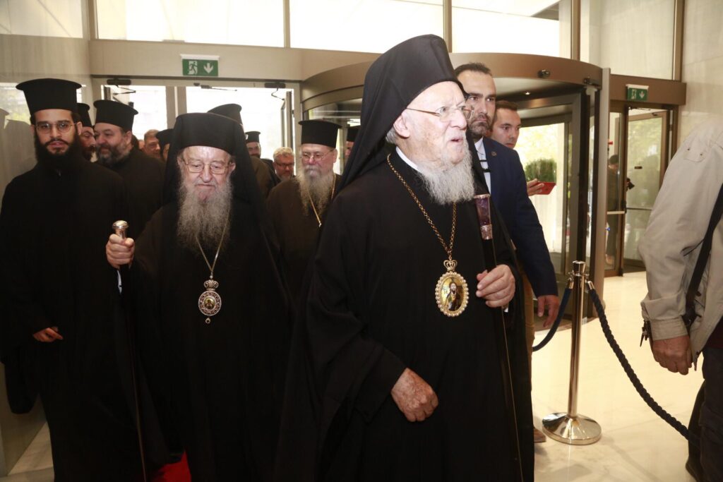 Вселенский Патриарх прибывает в Салоники после решения, принятого в Московском патриархате