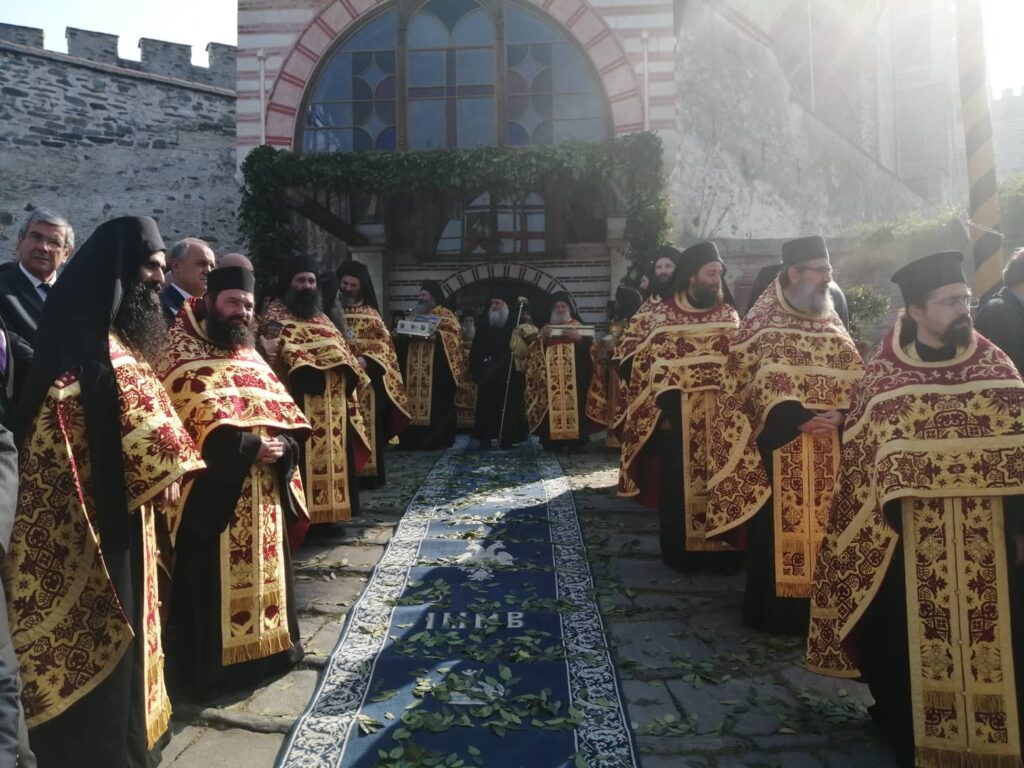Αναμένοντας τον Οικ. Πατριάρχη στην Ι.Μ.Μ. Βατοπαιδίου