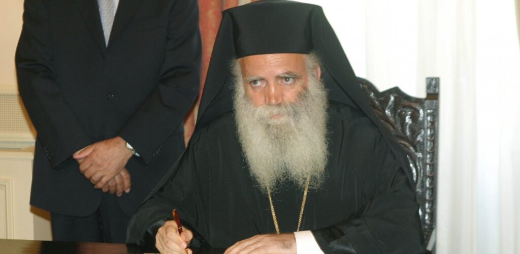 Греческий митрополит предложил провести собор по “новой церкви” Украины