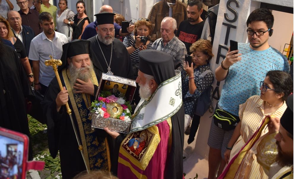 Πλήθος Μυκονίων υποδέχθηκε την Τίμια Κάρα του Οσίου Δαβίδ του εν Ευβοία
