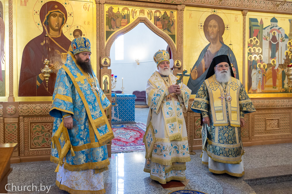 В праздник Покрова Пресвятой Богородицы Патриарший экзарх всея Беларуси совершил Литургию в Покровском храме Минска