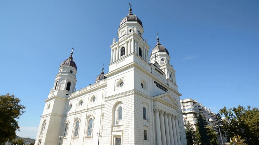 Cathedral in Iași opens without scaffolding for first time in 30 years