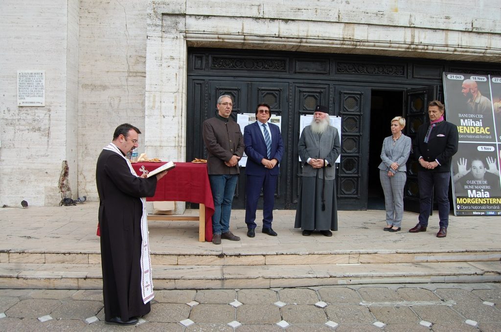 Slujba de binecuvântare pentru începutul lucrărilor de reabilitare a fațadei Operei Naționale Timișoara