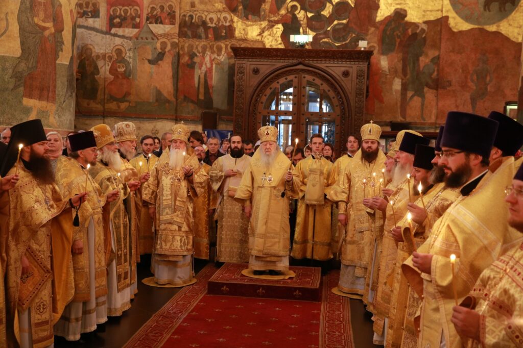 В день памяти святителей Киприана и Фотия Патриарший наместник Московской епархии возглавил Литургию в Успенском соборе Московского Кремля