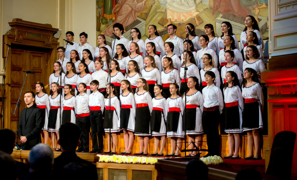 Trei corale renumite vor urca anul acesta pe scena „Lăudaţi pe Domnul!”