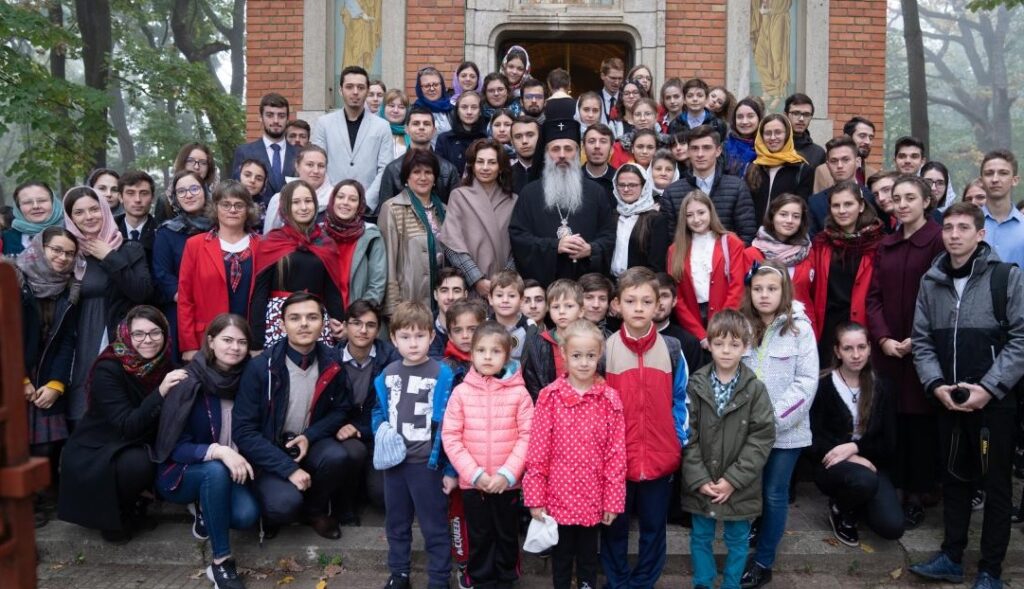 IPS Teofan, către liceeni: „Îl rog pe Dumnezeu să vă dăruiască discernământ în alegerea grupului de prieteni”