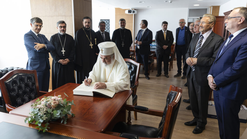 Patriarhul Daniel a sfințit noul sediu al Rectoratului Universității din București