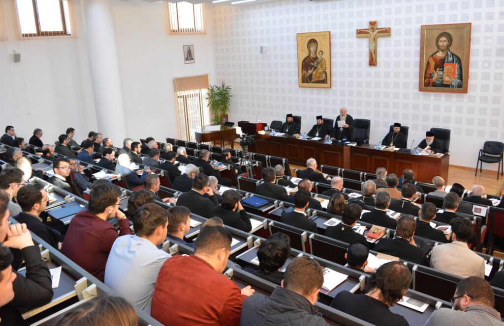 Simpozion la Cluj: Satul românesc și provocările transmiterii credinței