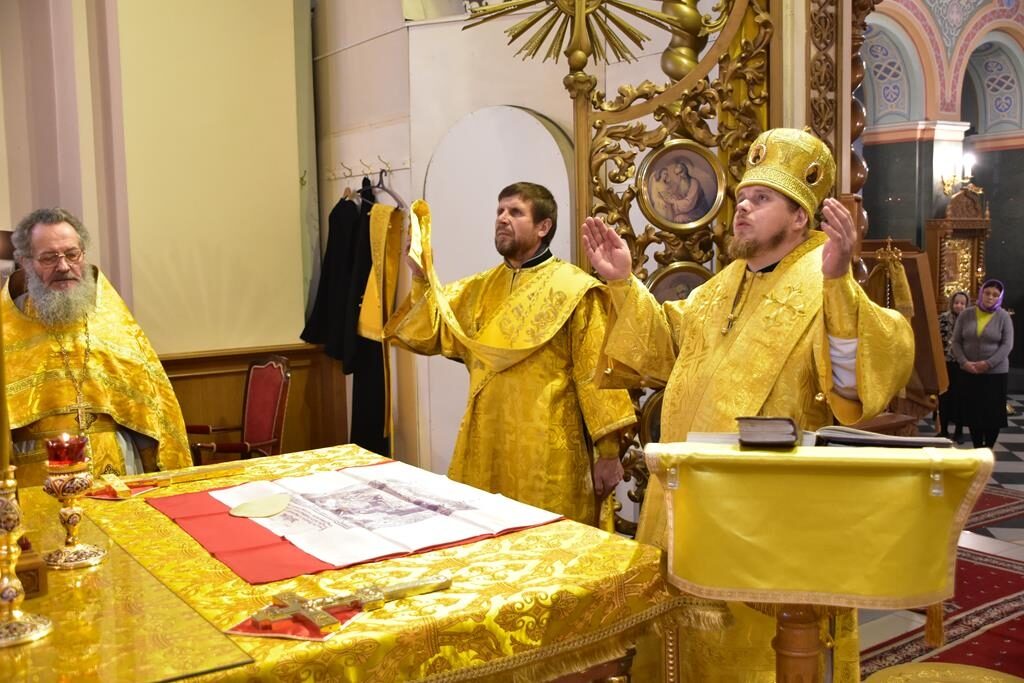 В день преставления св. апостола и евангелиста Иоанна Богослова совершено Архиерейское богослужение в Елгаве