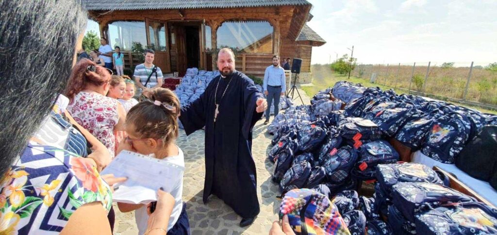 Ajutor oferit de Arhiepiscopia Bucureştilor elevilor defavorizaţi
