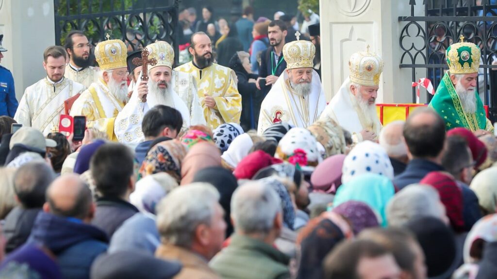 Metropolitan Teofan to record number of pilgrims in Iasi: Thank you for this lesson of theology