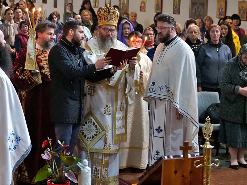 Архијерејска Литургија у Богородичином храму у Бечу