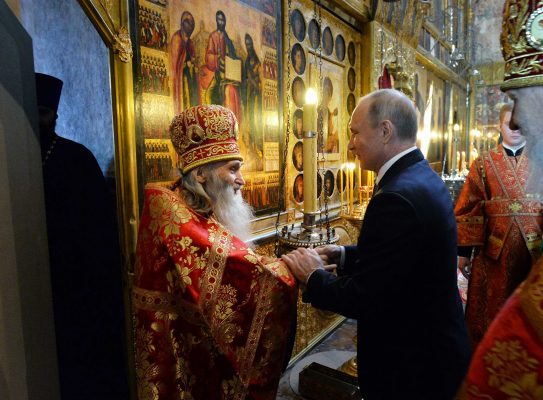 Путин удостоил орденов духовника патриарха Кирилла и спикера РПЦ